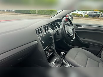 Used Volkswagen Golf 2017 for sale - 76145963: Photo 2