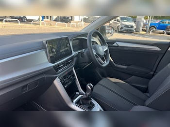 Used Volkswagen T-Roc 2025 for sale - 76501543: Photo