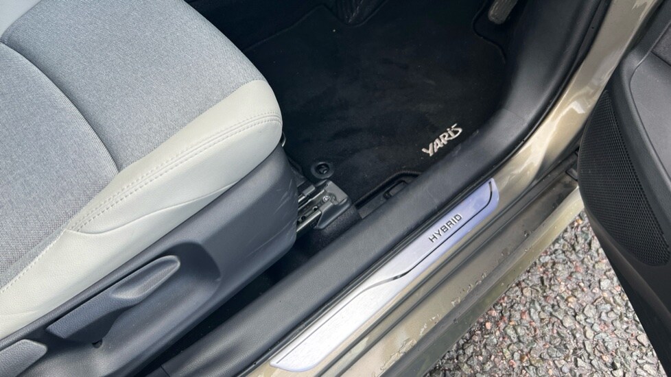Used Toyota Yaris 2023 for sale - 75758866: Photo 35