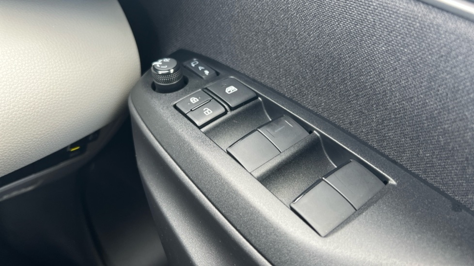 Used Toyota Yaris 2023 for sale - 75758866: Photo 43