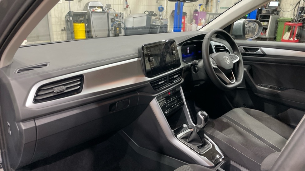 Used Volkswagen T-Roc 2025 for sale - 76842051: Photo 2