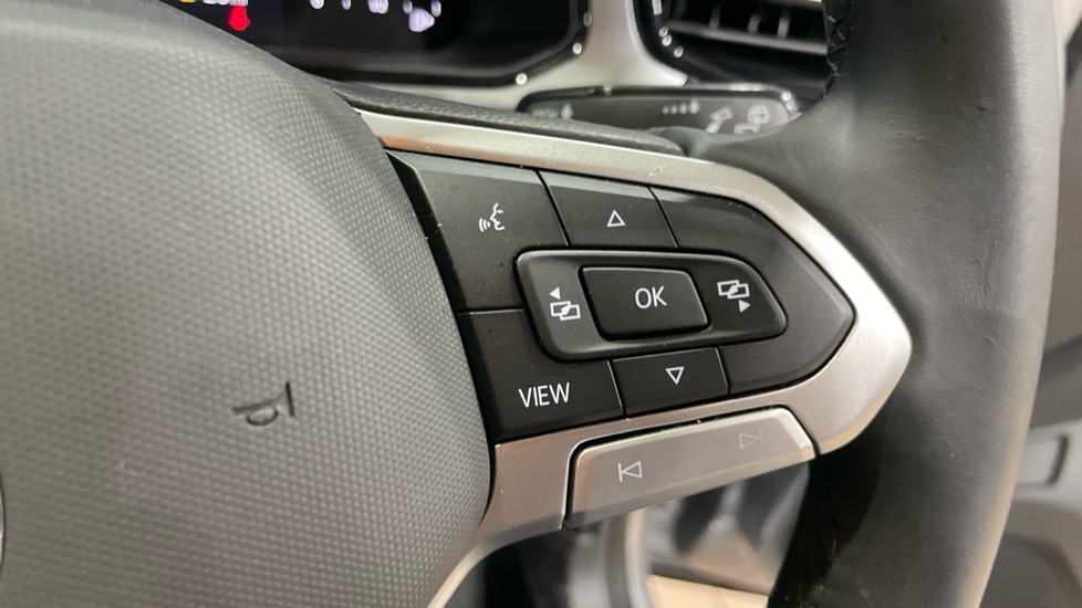 Used Volkswagen T-Roc 2025 for sale - 76842051: Photo 30