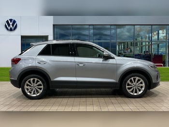 Used Volkswagen T-Roc 2025 for sale - 76842051: Photo