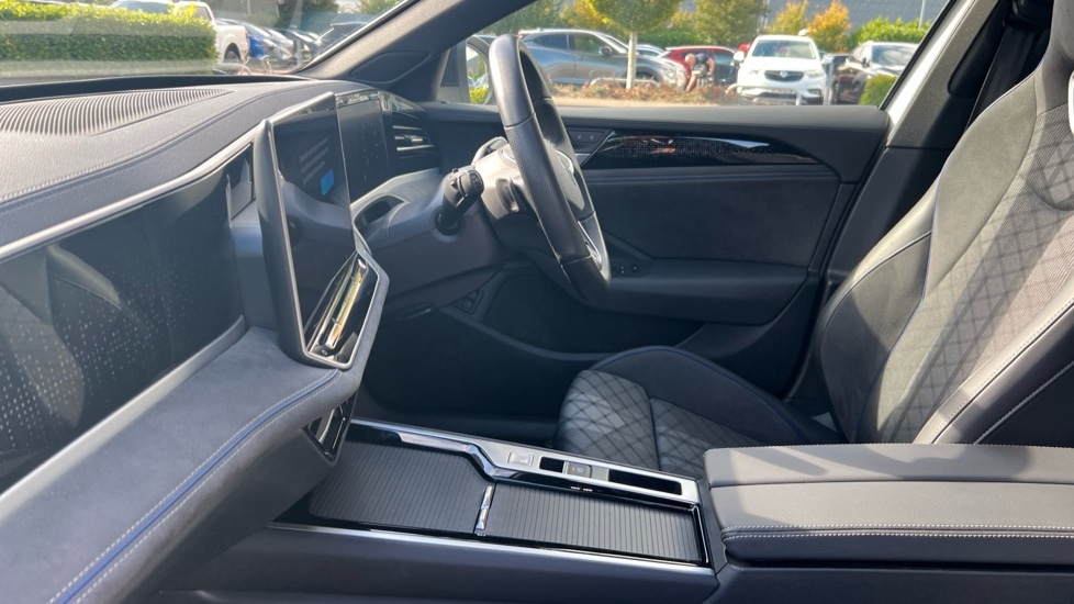 Used Volkswagen Passat 2024 for sale - 76086885: Photo 2