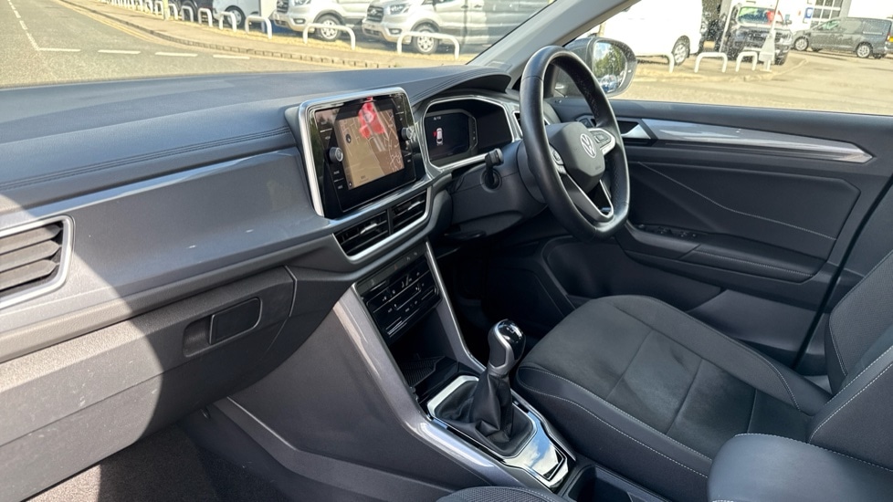 Used Volkswagen T-Roc 2023 for sale - 76096023: Photo 2