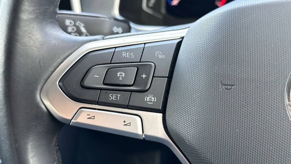 Used Volkswagen T-Roc 2023 for sale - 76096023: Photo 31