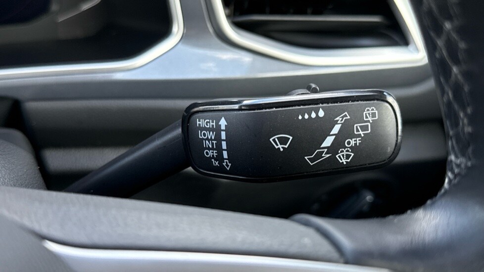 Used Volkswagen T-Roc 2023 for sale - 76096023: Photo 32