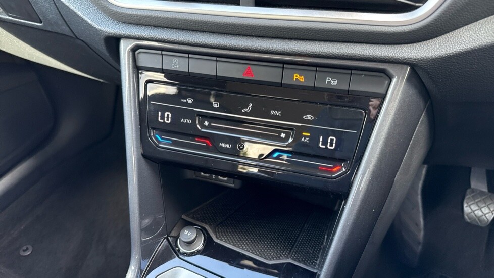 Used Volkswagen T-Roc 2023 for sale - 76096023: Photo 34