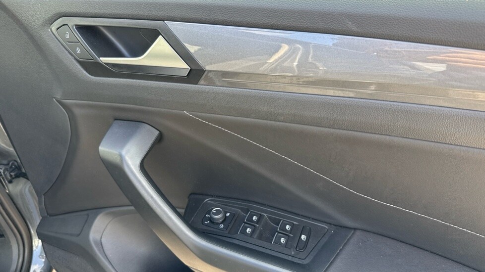 Used Volkswagen T-Roc 2023 for sale - 76096023: Photo 37