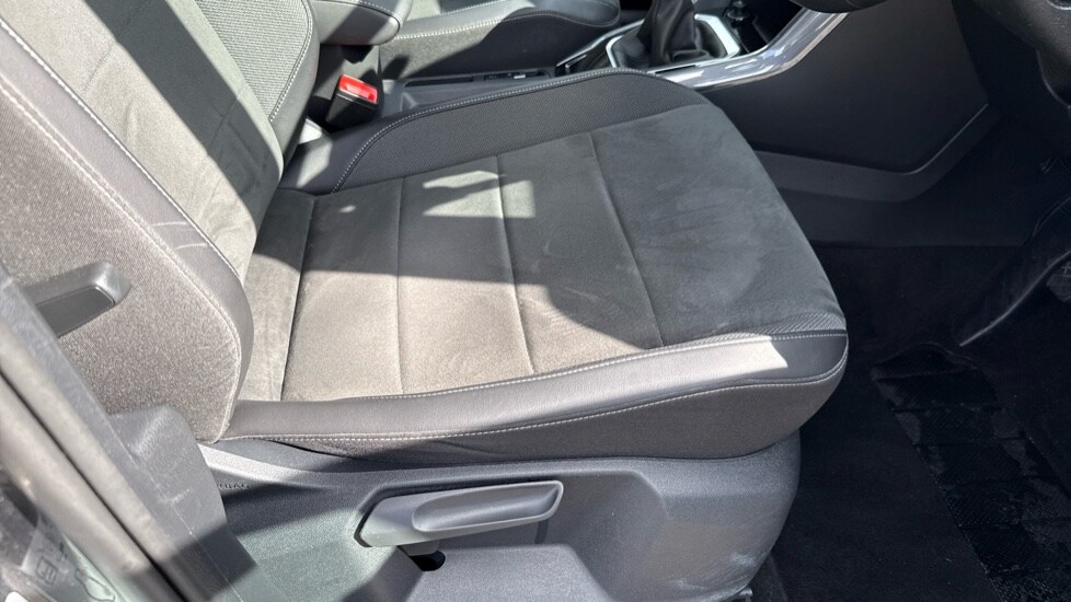 Used Volkswagen T-Roc 2023 for sale - 76096023: Photo 38