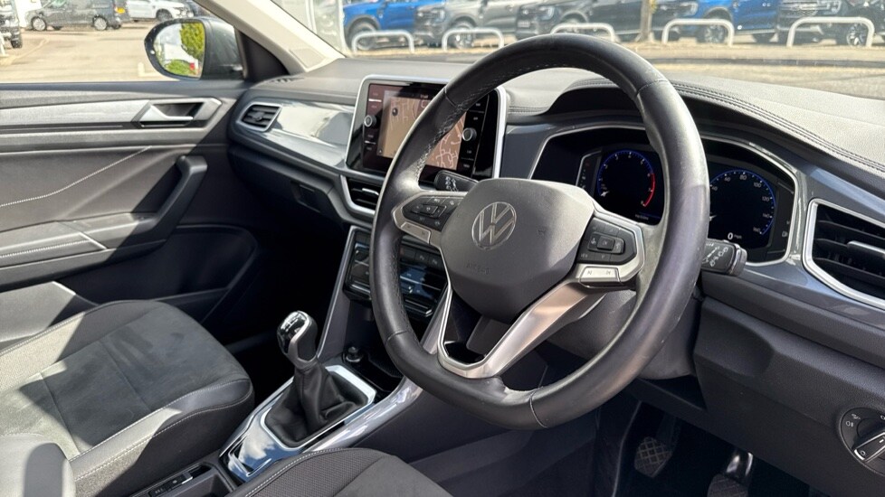 Used Volkswagen T-Roc 2023 for sale - 76096023: Photo 6
