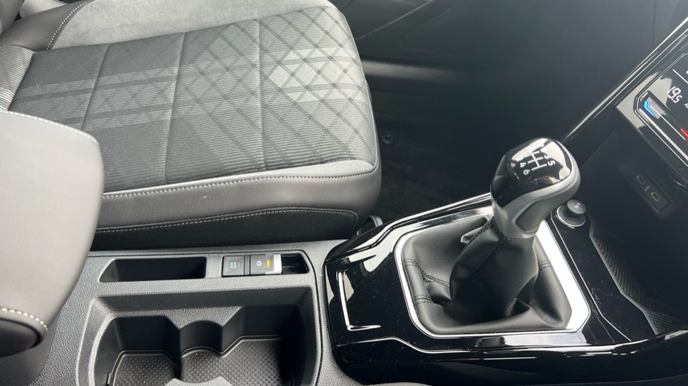 Used Volkswagen T-Roc 2025 for sale - 76717495: Photo 28