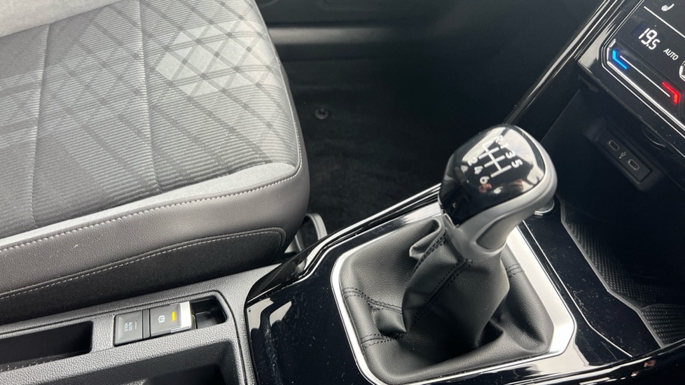 Used Volkswagen T-Roc 2025 for sale - 76717495: Photo 29