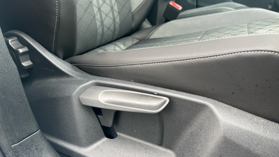 Used Volkswagen T-Roc 2025 for sale - 76717495: Photo 32