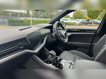 Used Volkswagen Touareg 2025 for sale - 77075607: Photo