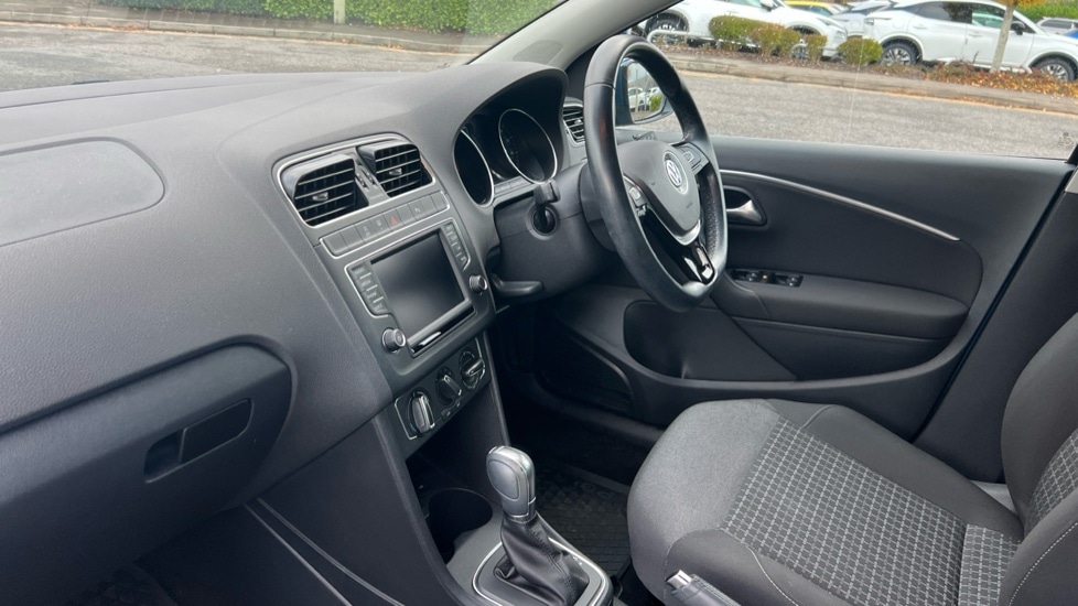 Used Volkswagen Polo 2017 for sale - 76552501: Photo 2