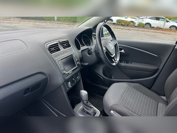 Used Volkswagen Polo 2017 for sale - 76552501: Photo