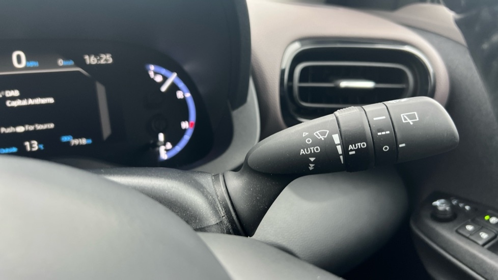 Used Toyota Yaris Cross 2024 for sale - 76234134: Photo 24