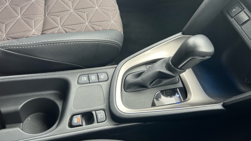 Used Toyota Yaris Cross 2024 for sale - 76234134: Photo 28