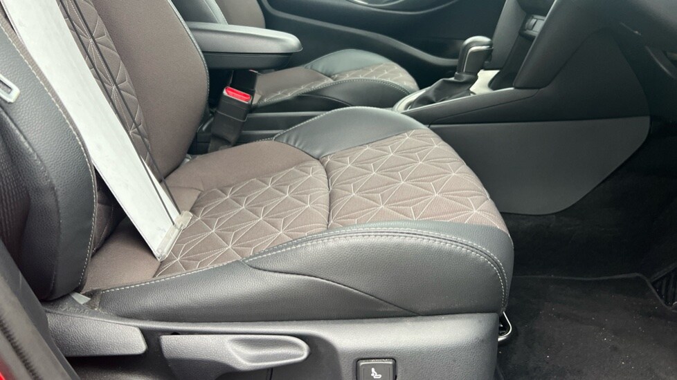 Used Toyota Yaris Cross 2024 for sale - 76234134: Photo 32