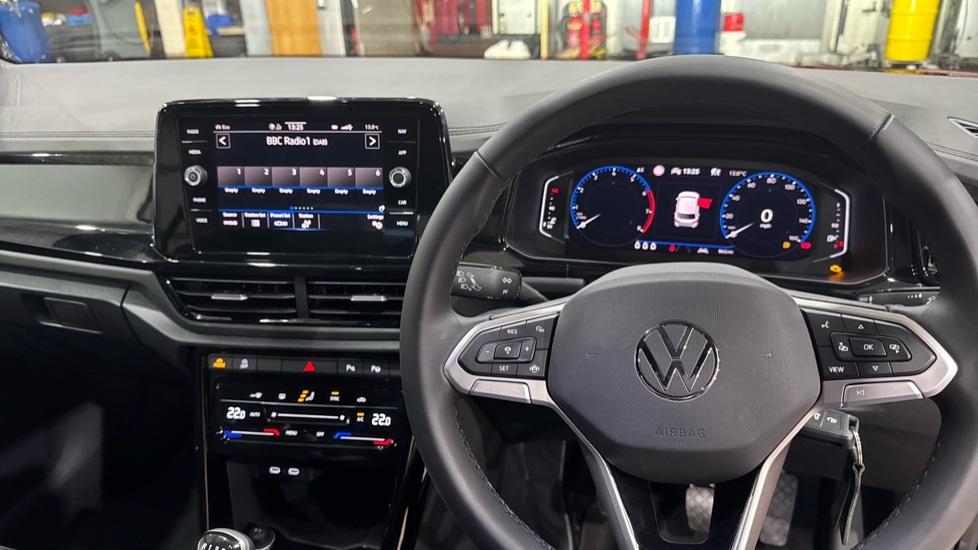 Used Volkswagen T-Roc 2025 for sale - 76927836: Photo 12