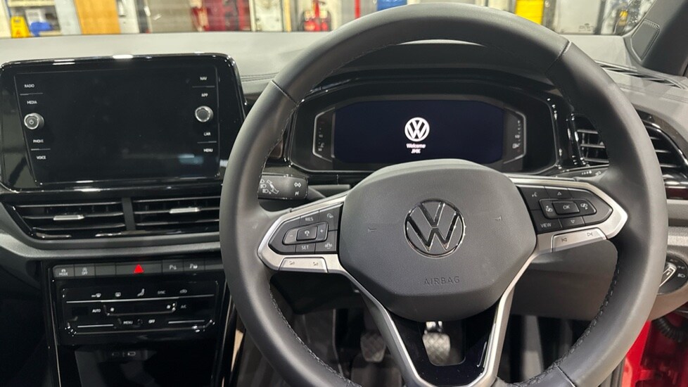 Used Volkswagen T-Roc 2025 for sale - 76927836: Photo 13