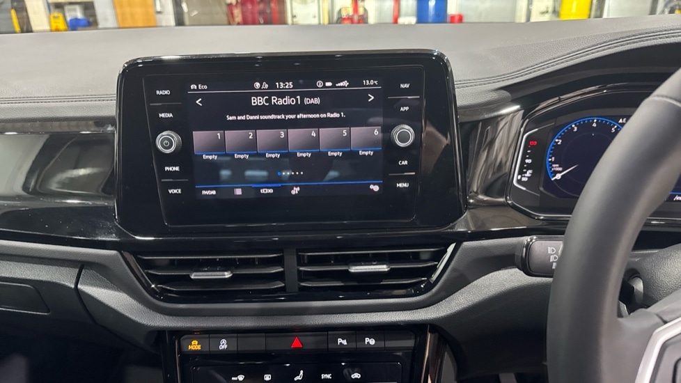 Used Volkswagen T-Roc 2025 for sale - 76927836: Photo 21