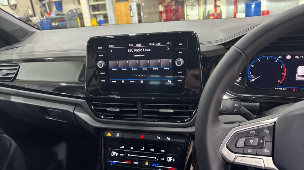 Used Volkswagen T-Roc 2025 for sale - 76927836: Photo 23