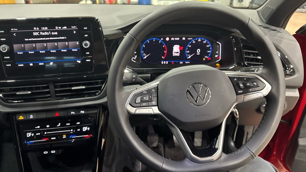 Used Volkswagen T-Roc 2025 for sale - 76927836: Photo 25