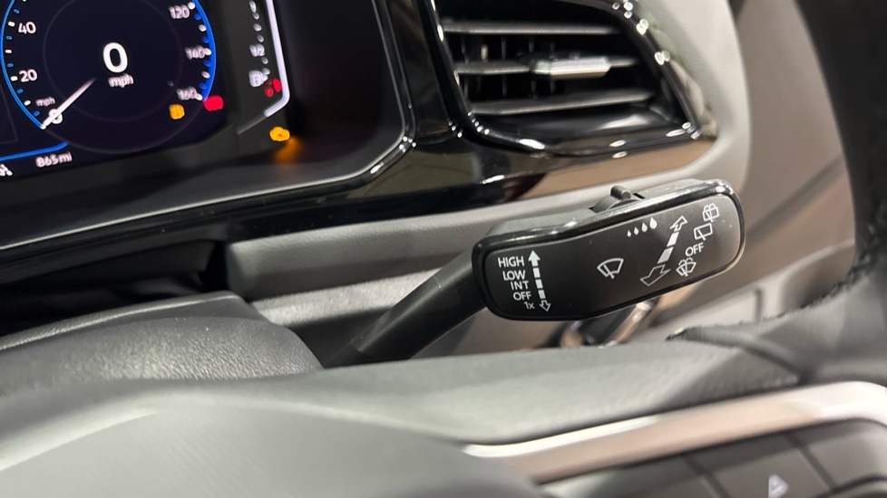 Used Volkswagen T-Roc 2025 for sale - 76927836: Photo 30