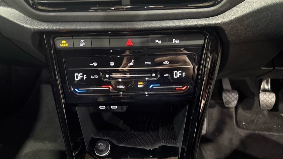 Used Volkswagen T-Roc 2025 for sale - 76927836: Photo 32