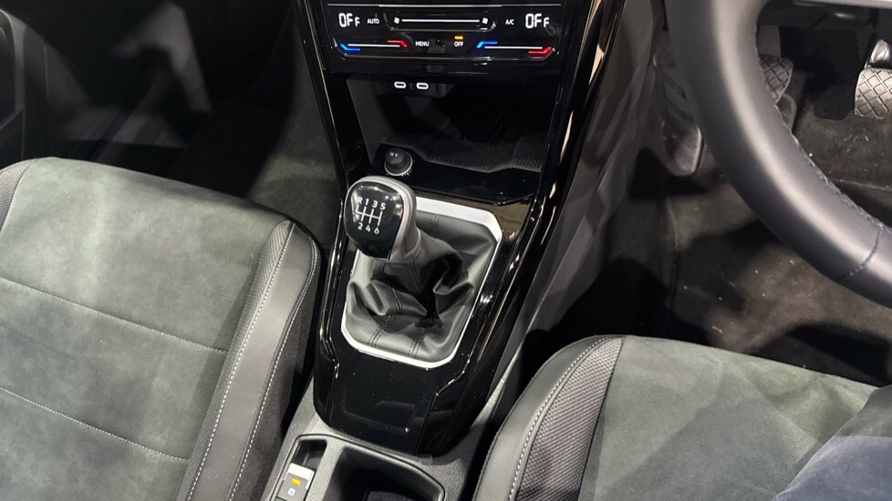 Used Volkswagen T-Roc 2025 for sale - 76927836: Photo 33