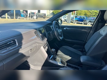 Used Volkswagen T-Roc 2021 for sale - 76067043: Photo 2