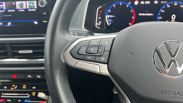 Used Volkswagen T-Roc 2022 for sale - 76140102: Photo 30
