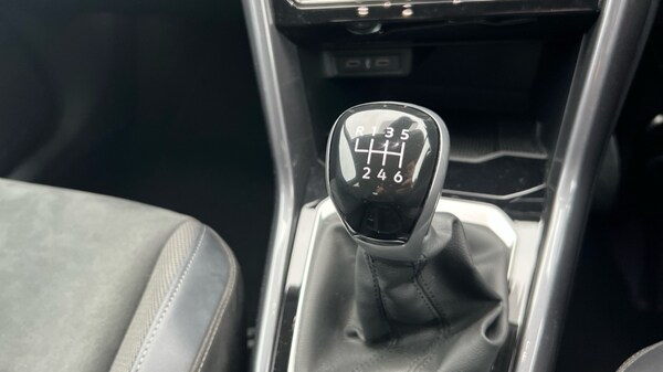 Used Volkswagen T-Roc 2022 for sale - 76140102: Photo 35