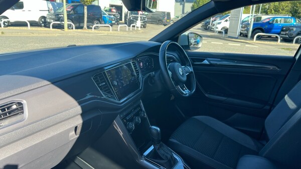 Used Volkswagen T-Roc 2021 for sale - 76067044: Photo 2