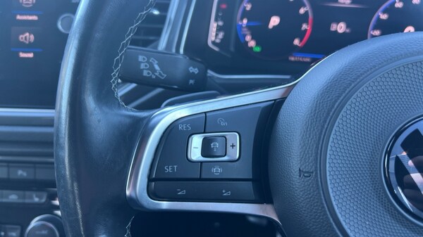 Used Volkswagen T-Roc 2021 for sale - 76067044: Photo 31