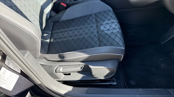 Used Volkswagen Golf 2024 for sale - 75783764: Photo 38