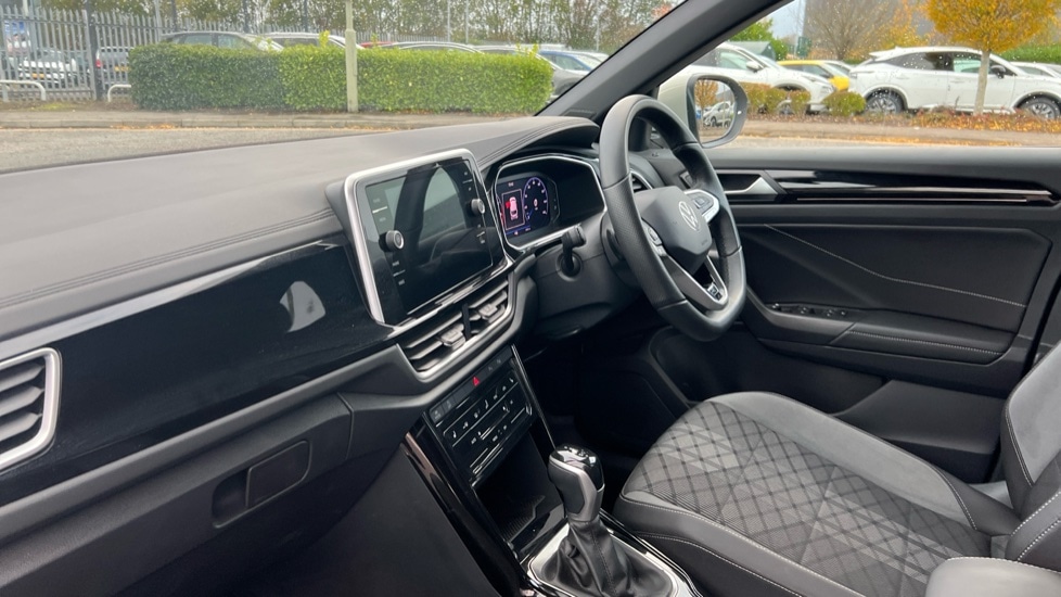 Used Volkswagen T-Roc 2025 for sale - 76568015: Photo 2