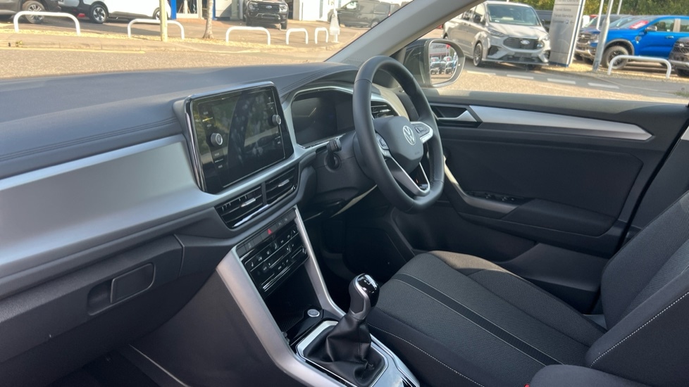 Used Volkswagen T-Roc 2025 for sale - 76575087: Photo 2