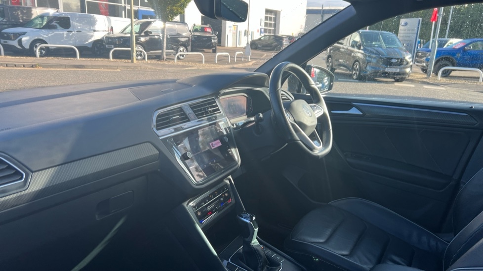Used Volkswagen Tiguan 2021 for sale - 76350951: Photo 2