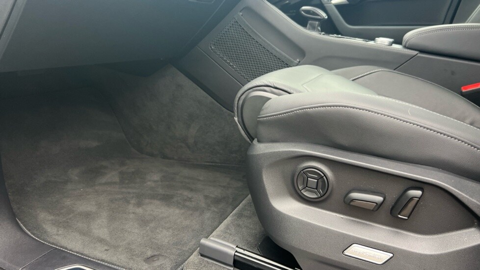 Used Volkswagen Touareg 2025 for sale - 76552573: Photo 38