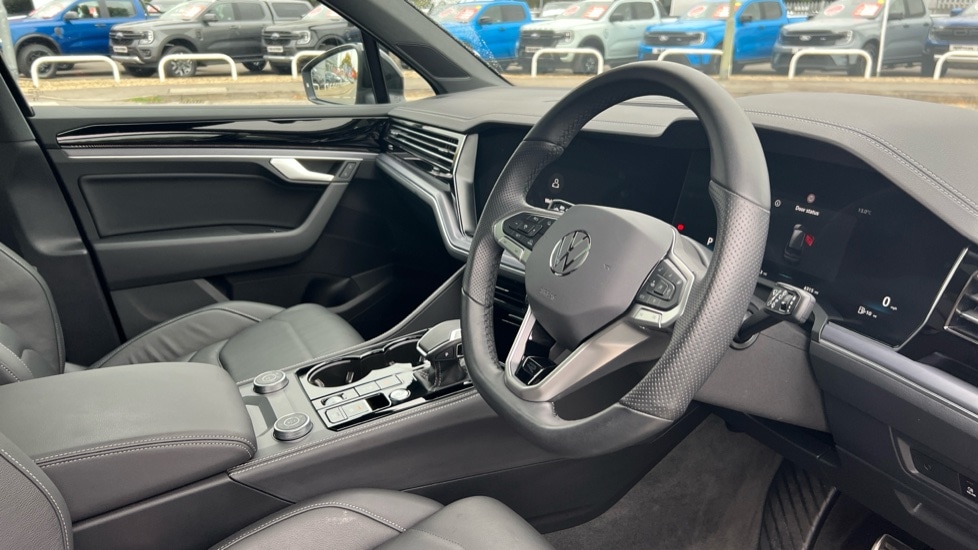 Used Volkswagen Touareg 2025 for sale - 76552573: Photo 6