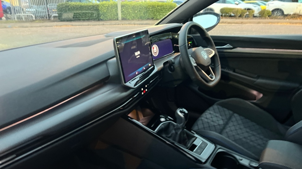 Used Volkswagen Golf 2025 for sale - 76568043: Photo 2