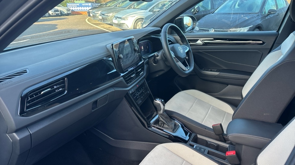 Used Volkswagen T-Roc 2025 for sale - 77036009: Photo 2