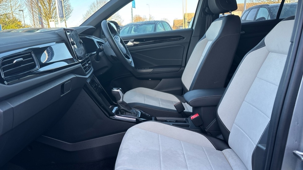 Used Volkswagen T-Roc 2025 for sale - 77036009: Photo 28