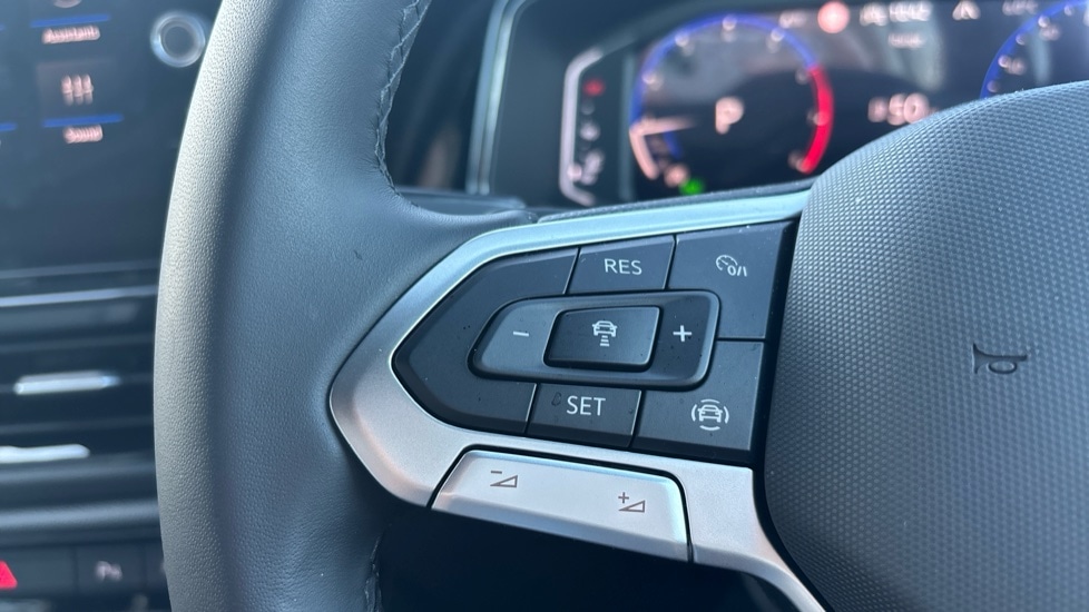 Used Volkswagen T-Roc 2025 for sale - 77036009: Photo 31