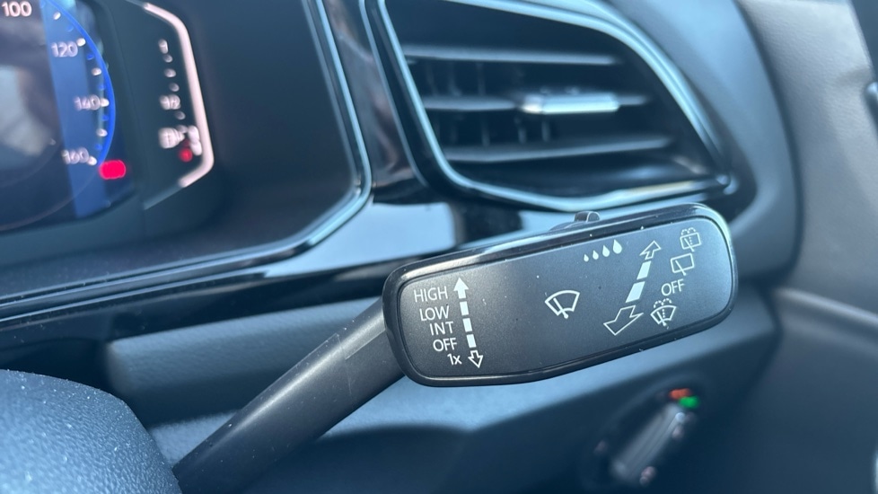 Used Volkswagen T-Roc 2025 for sale - 77036009: Photo 32