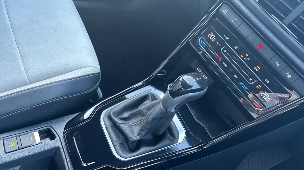 Used Volkswagen T-Roc 2025 for sale - 77036009: Photo 35