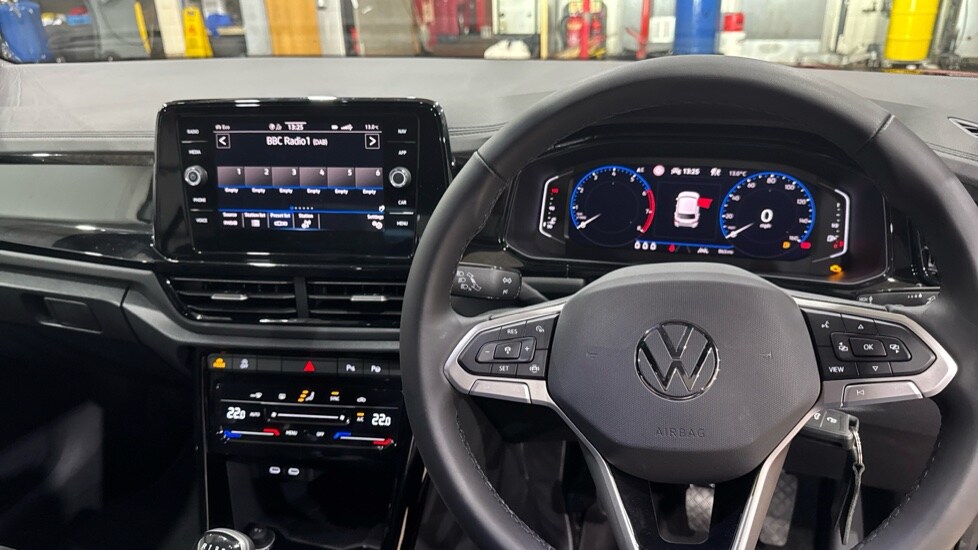 Used Volkswagen T-Roc 2025 for sale - 77050937: Photo 12